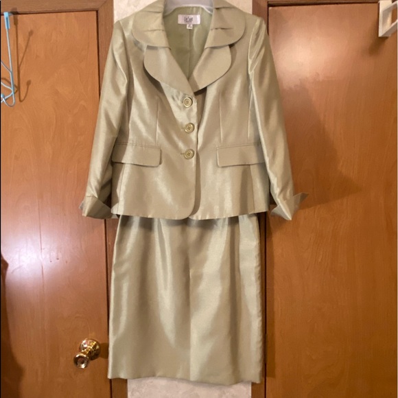 New With Tags Women’s Business suit - Picture 1 of 4